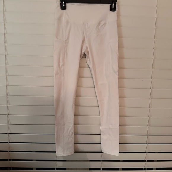 True Feat booty boosting leggings. Size 4/6 - Picture 5 of 9